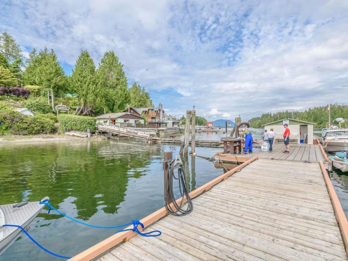 Woods End Landing Hotel Bamfield Exterior photo