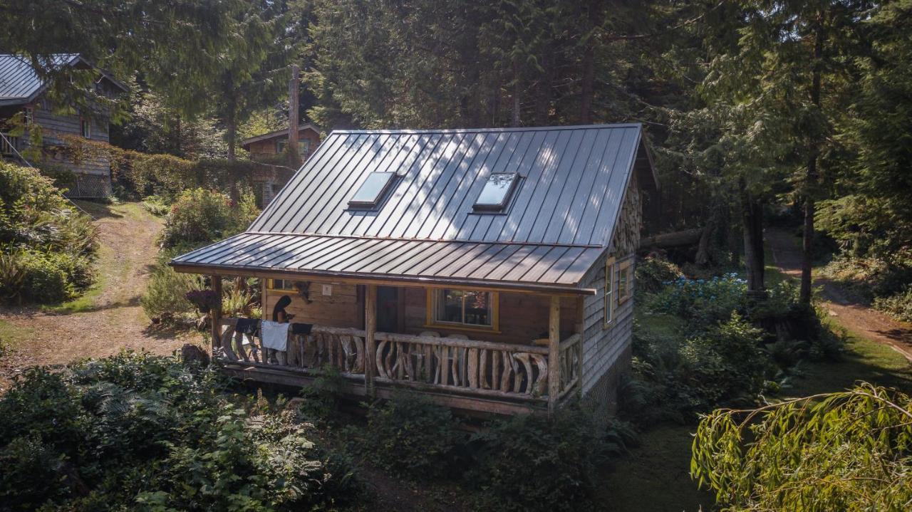 Woods End Landing Hotel Bamfield Exterior photo