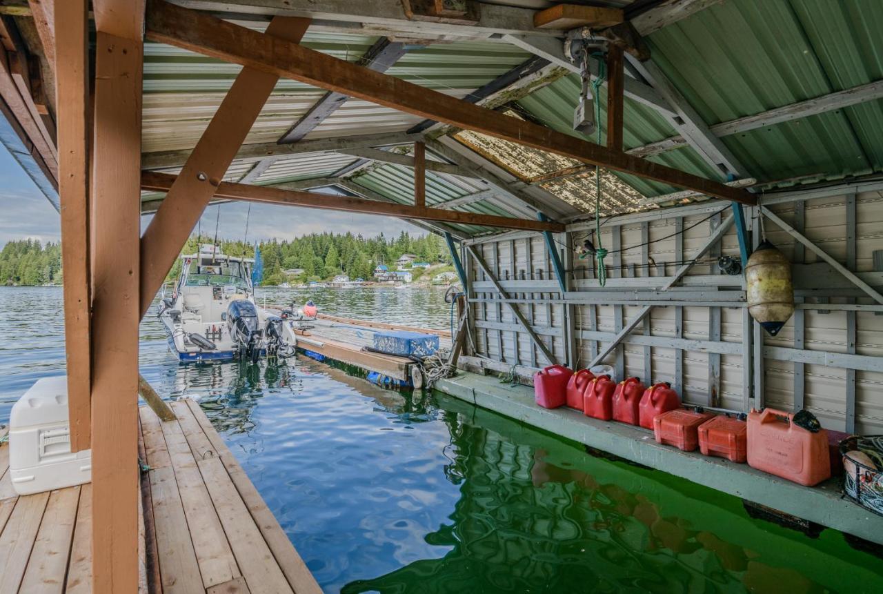 Woods End Landing Hotel Bamfield Exterior photo