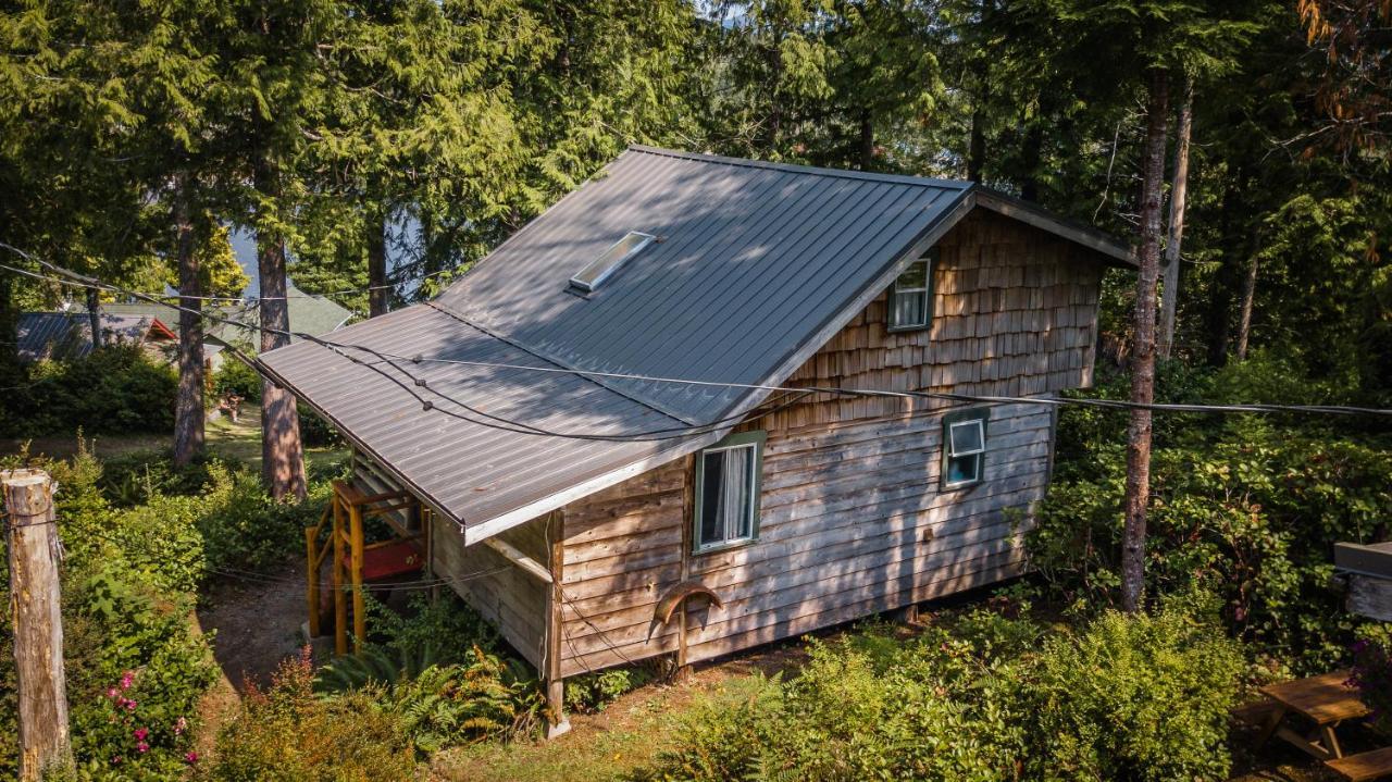 Woods End Landing Hotel Bamfield Exterior photo